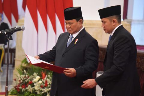 Prabowo Swears In 7 Officials: New BNPB Chief, 2 Deputies