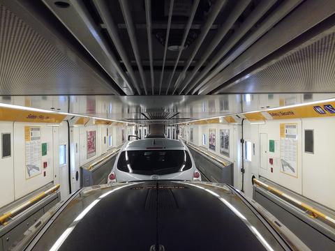 Minibus Tabrak Kereta Freight di Channel Tunnel, 19 Orang Terluka