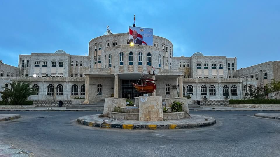 Houthi Missile Strike Hits Yemen's Presidential Palace in Aden, 5…