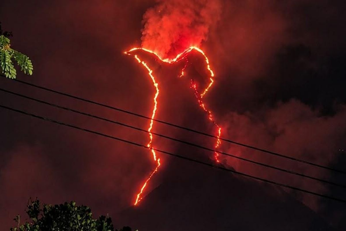 Mount Ringgit Forest Fire Flares Up Again, Flames Visible from…