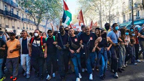 France National Mobilization October 17: Tear Gas in Paris, at Least 272 Arrested