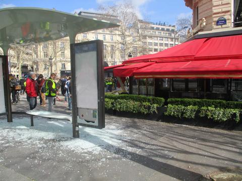 Aksi Nasional Prancis: Ratusan Ditangkap, Markas Polisi Marseille Diserang