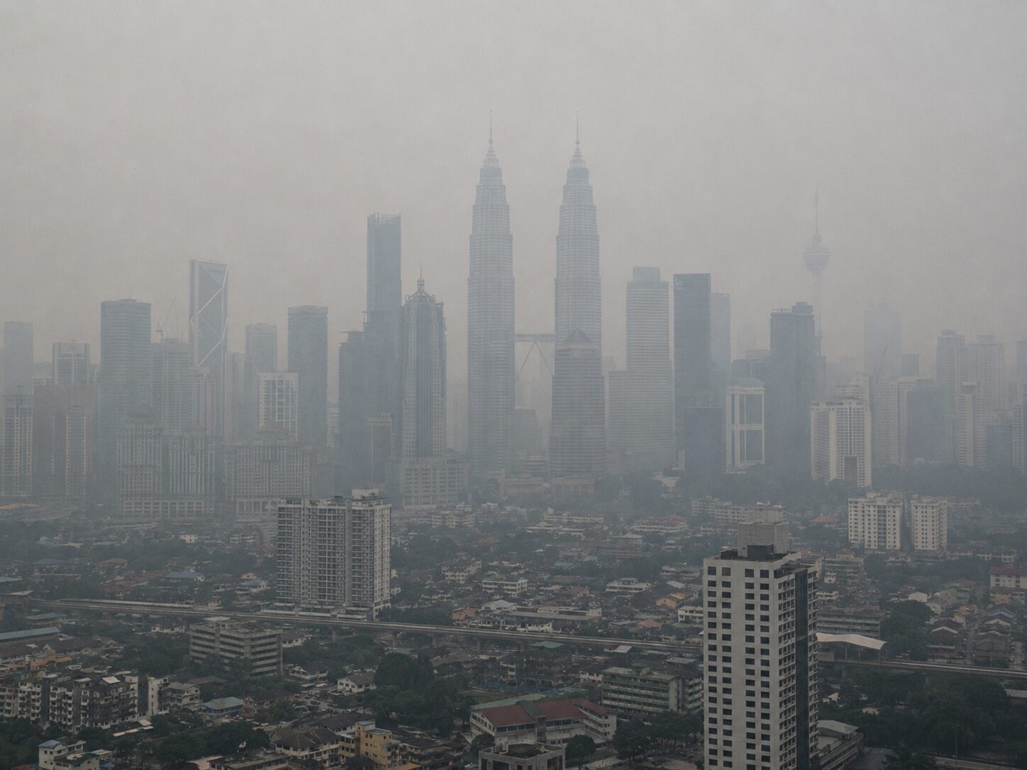 Asap Karhutla RI Picu Lonjakan Tabung Oksigen di Malaysia