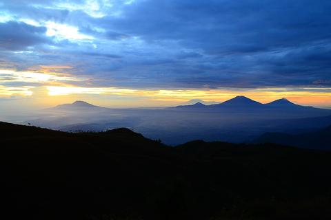 Kleinkind am Gunung Prau im Zelt gelassen: Vater entschuldigt sich