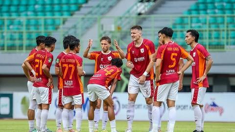 Garudayaksa FC besiegt Arema FC 3:1 und feiert ersten Saisonsieg