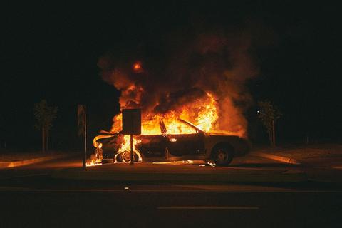 Jip Jimny Terbakar di Parkiran Mal Jaksel, Rugi Rp100 Juta