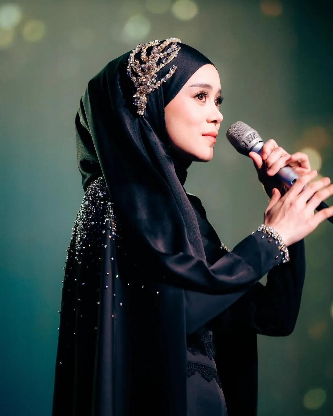 Lesti Kejora se apresenta no concerto de Siti Nurhaliza para 63 mil…