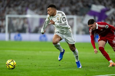 Real Madrid Bantai Sevilla 4-1: Brace Mbappe dan Kontroversi Siku Guler