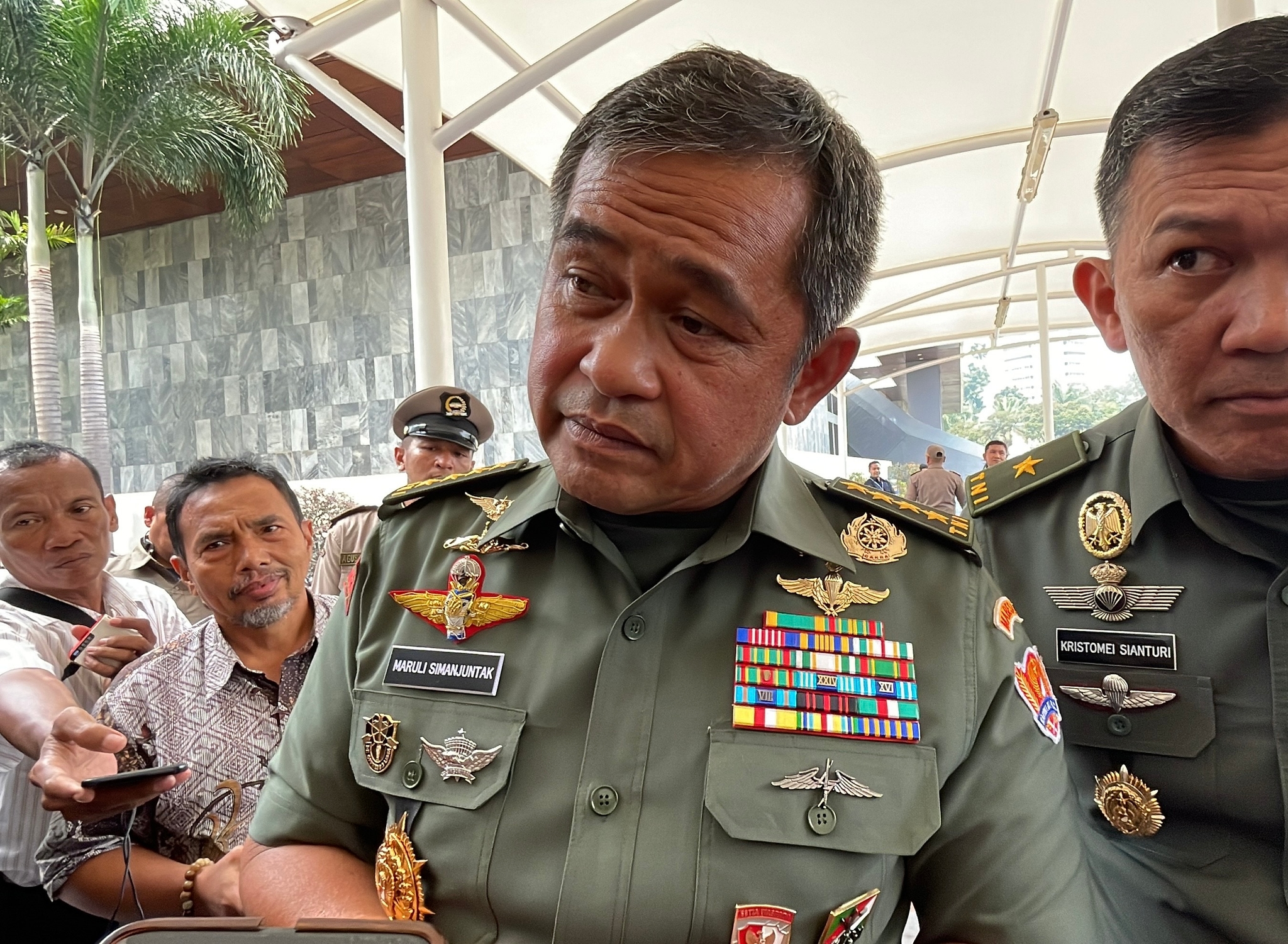 Tito Hands Over BNPPDT Leadership to Maruli Simanjuntak