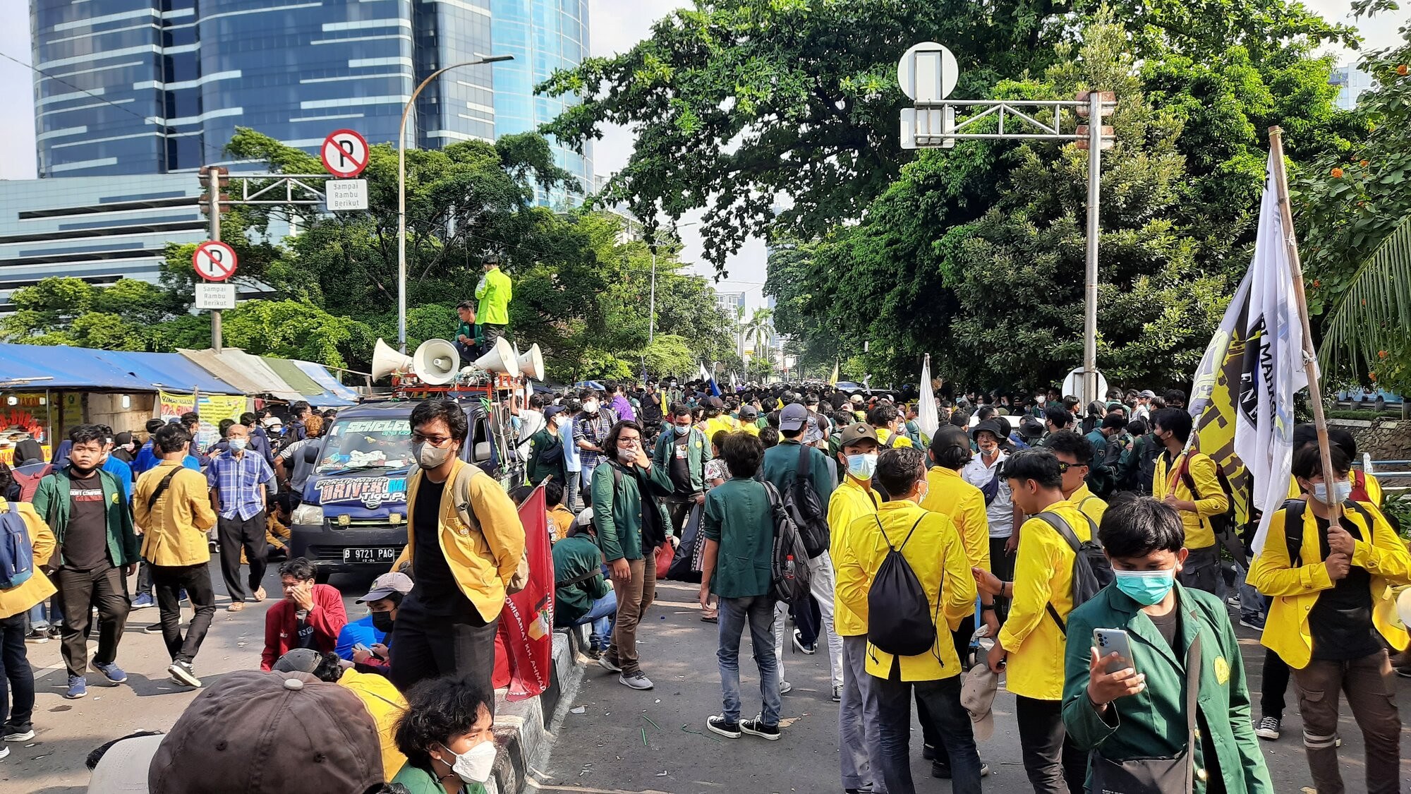 Students Demand Forest Fires Be Declared a National Disaster