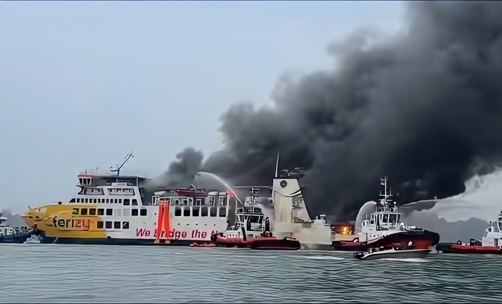 KMP Batu Mandi Terbakar di Merak, 89 Penumpang Dievakuasi