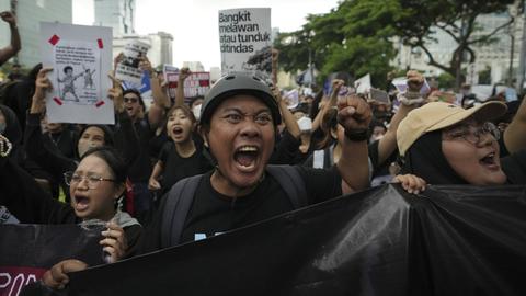 Studenten demonstrieren am Tugu Tani nach Rede über Totalversagen