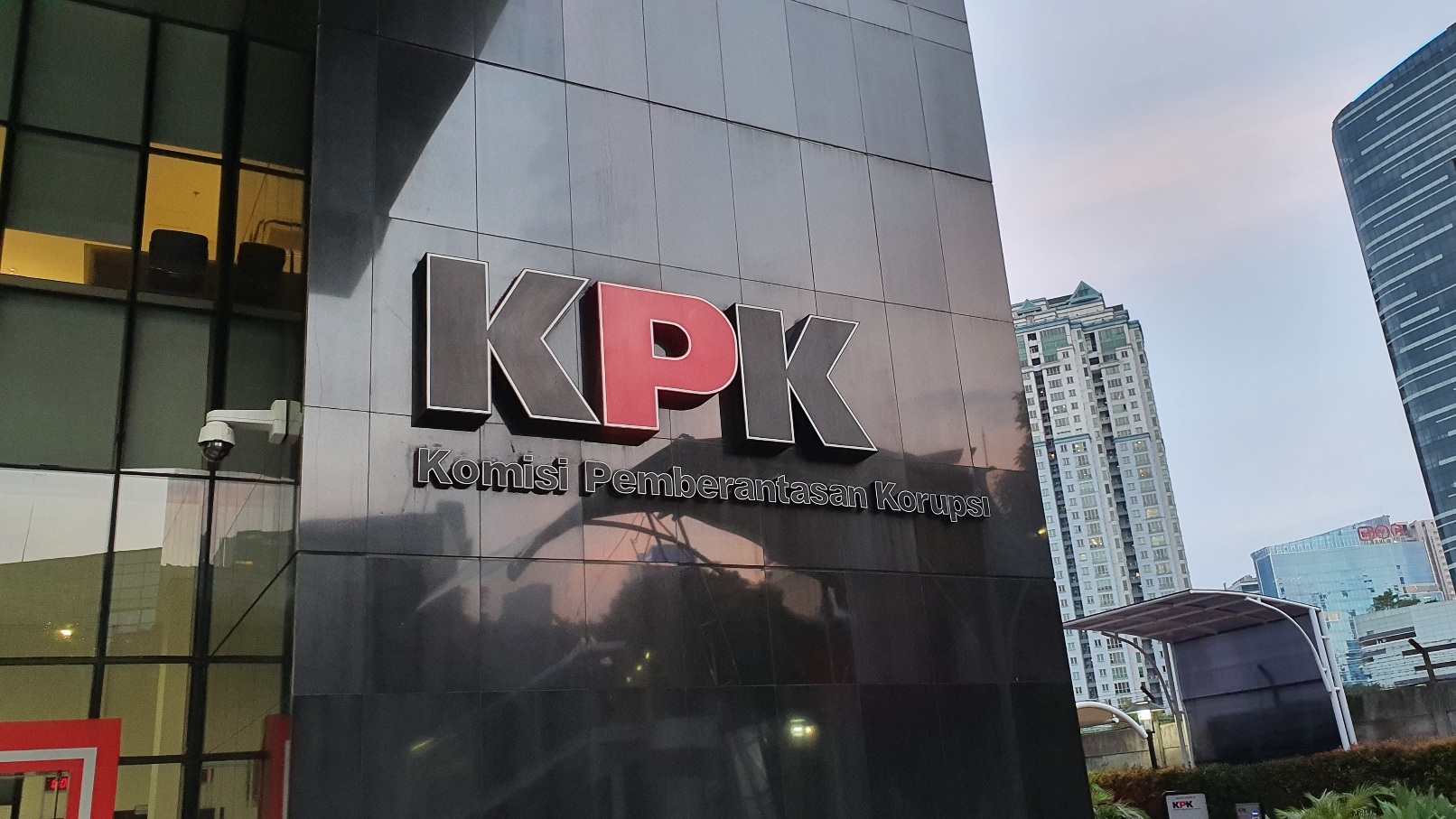 Behind Nusron's Absences: IDR 106.3B Sting in Land Title Case