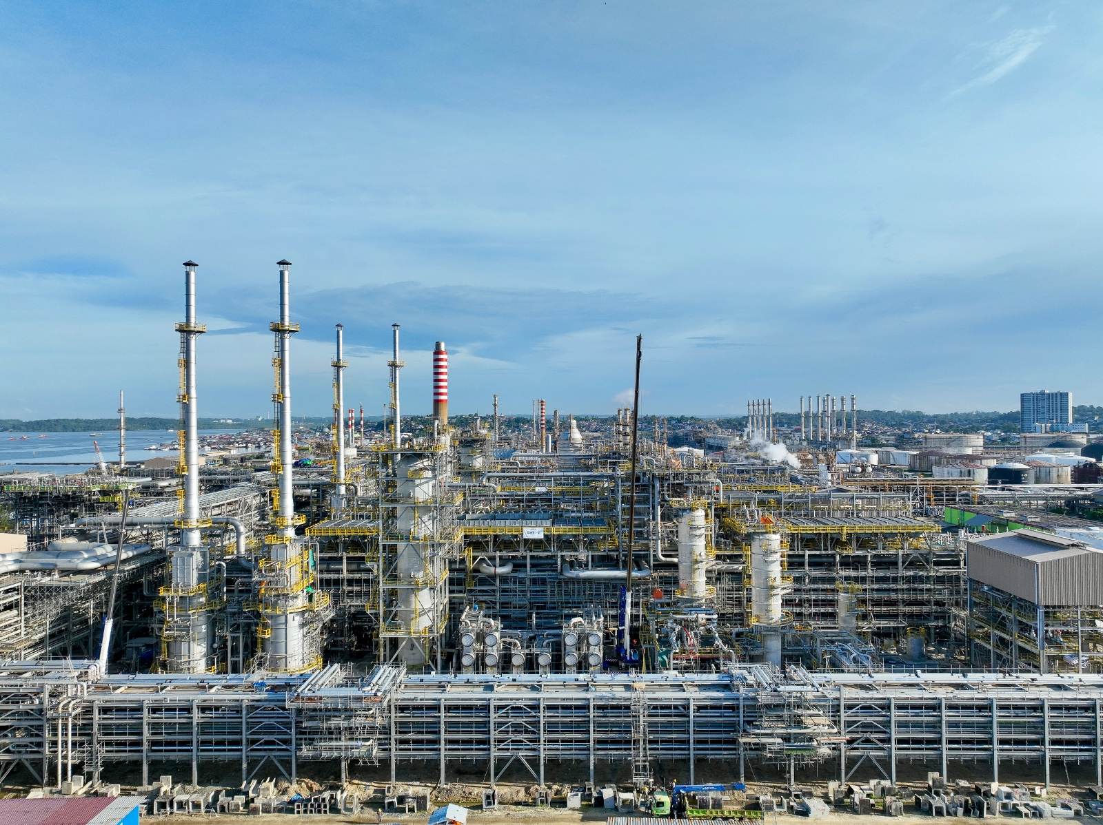 RDMP Balikpapan al 99 %, Bahlil: stock de Pertalite seguro 16-18 días