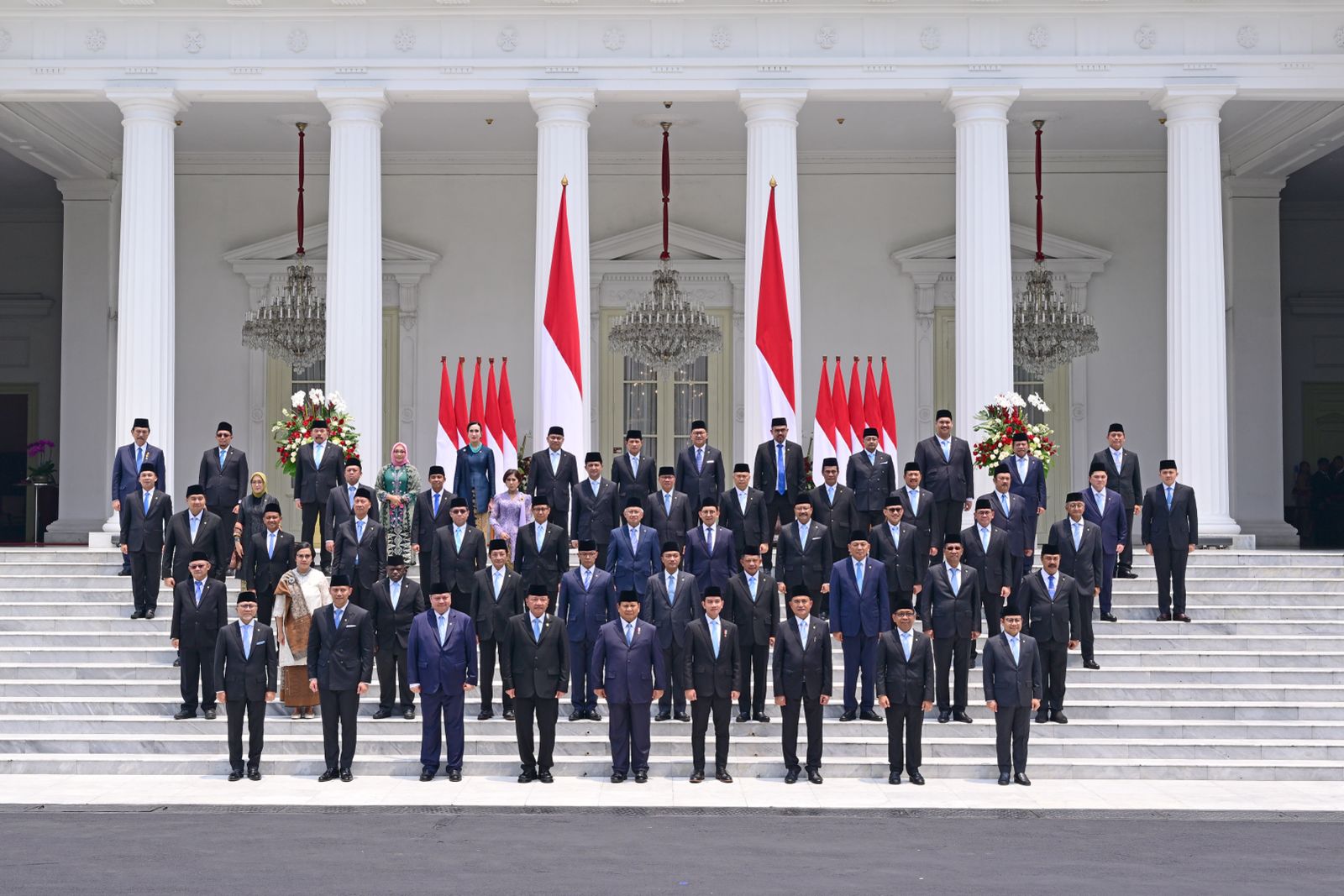 Yusril Backs Anti-Corruption Law Revision; Luhut Clarifies State Loss