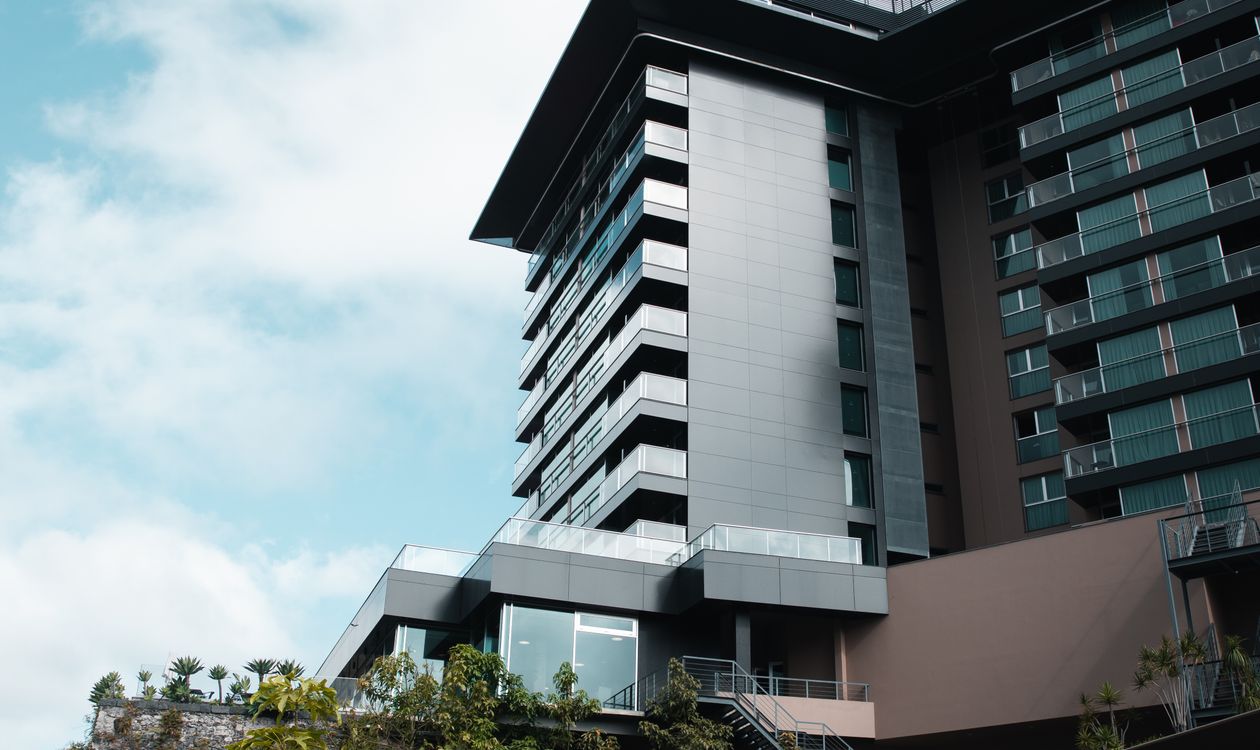 Balita 3 Tahun Tewas Jatuh dari Balkon Lantai 5 Hotel Samarinda