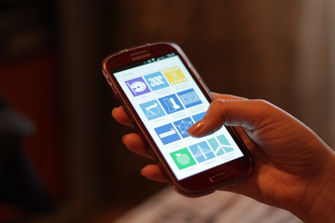 Cara Screenshot di HP Android dan iPhone: Panduan Lengkap Semua Merek