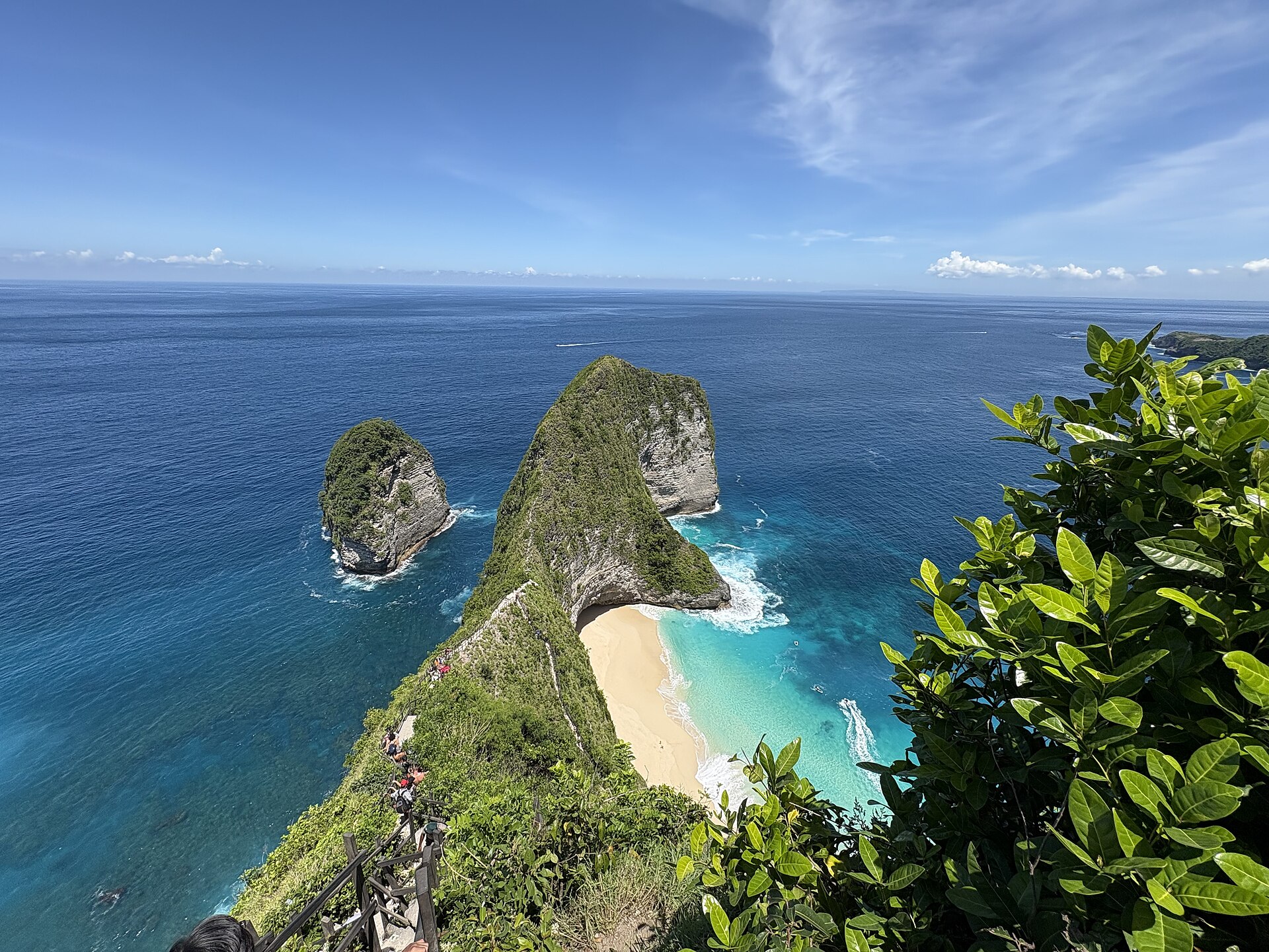 10 Daftar Pantai Terindah di Indonesia yang Mendunia