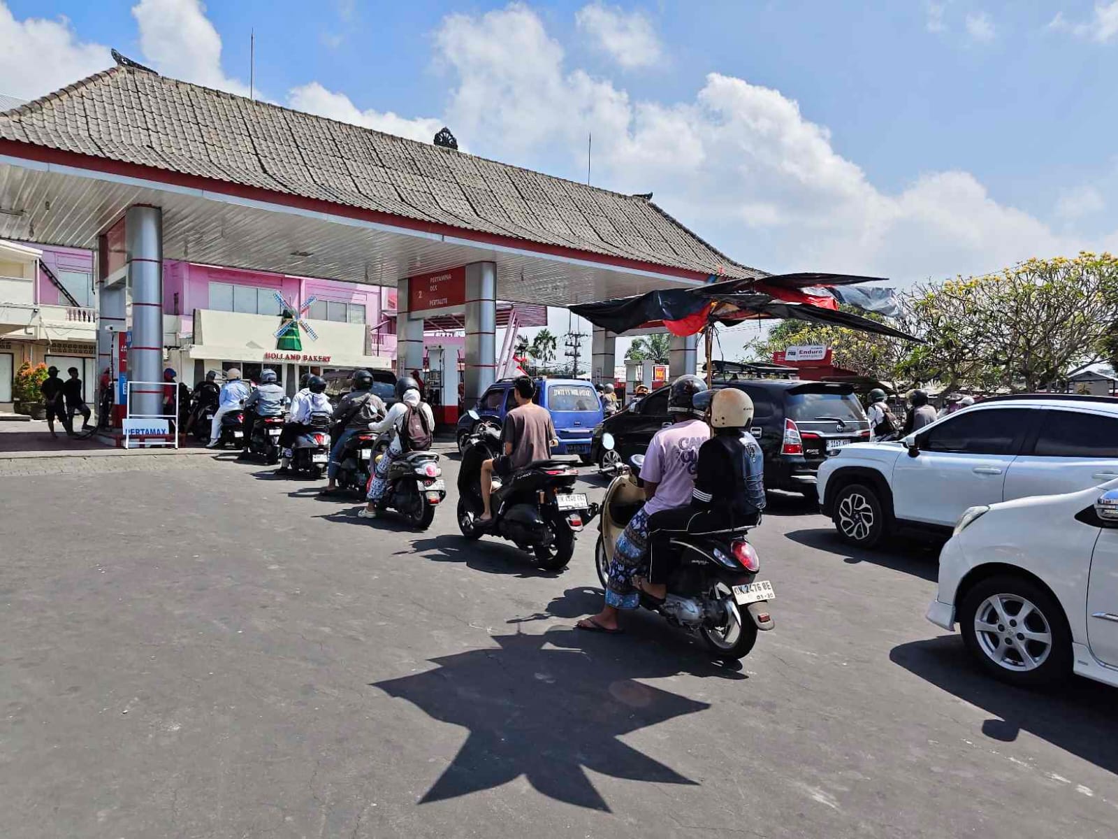 Gubernur Bali Terapkan WFH 3 Hari untuk Percepat Distribusi BBM