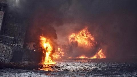 ホルムズ海峡でタンカー爆発、米イラン対立が激化
