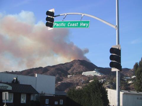 L'incendie Bryson frappe Malibu, des ordres d'évacuation émis