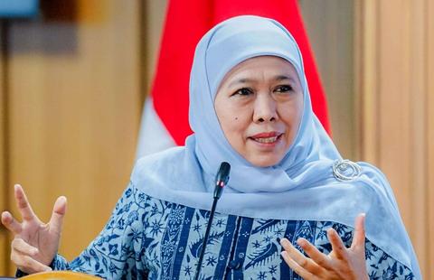 Khofifah Beri Santunan Rp10 Juta ke Keluarga Korban Karhutla Bromo