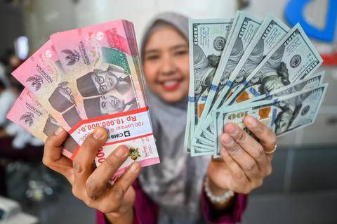 سعر صرف الروبية في 14 أكتوبر 2026 يتراجع إلى 17,913 روبية مقابل…