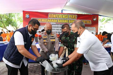 Police Bust Etomidate Drug Lab in PIK 2, Chinese National Held