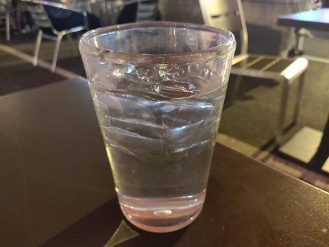 Die Vorteile von klarem Wasser für den Körper und wie viel man davon…